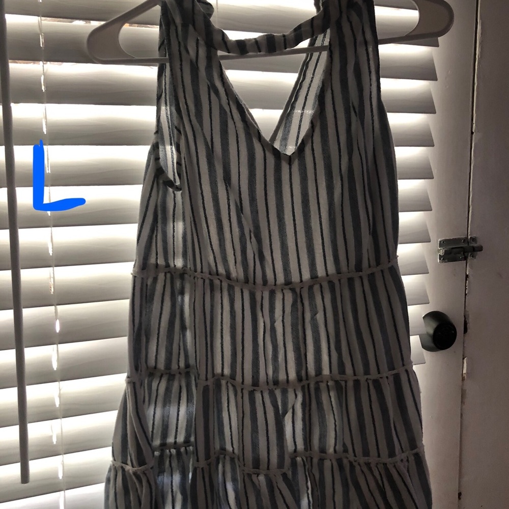 WOMENS CLOTHES AND SHOES ✨ - Picture 3 of 16